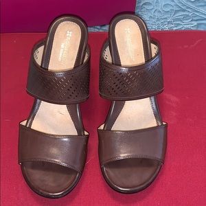 Naturalized Wedged Heel